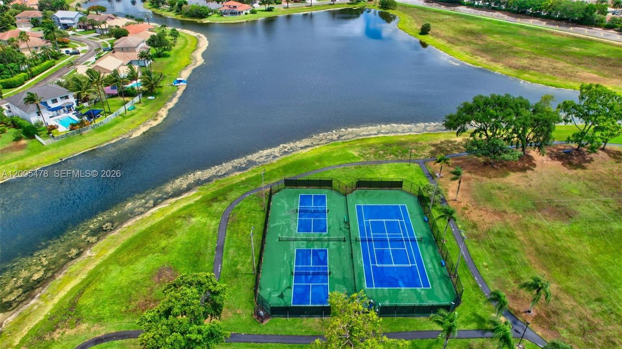 En Venta: $850,000 (5 camas, 3 baños, 3051 Pies cuadrados)