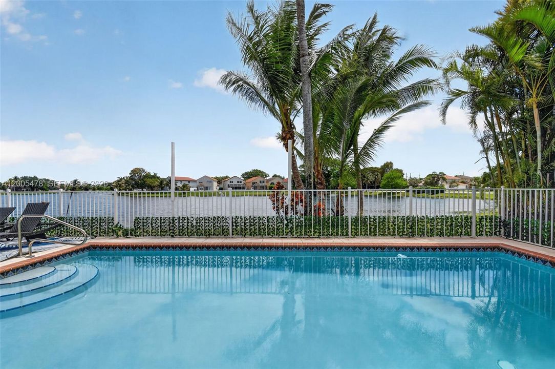 En Venta: $850,000 (5 camas, 3 baños, 3051 Pies cuadrados)