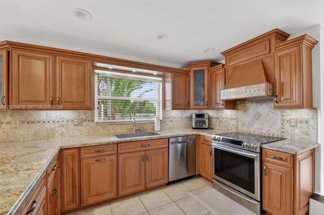 En Venta: $850,000 (5 camas, 3 baños, 3051 Pies cuadrados)