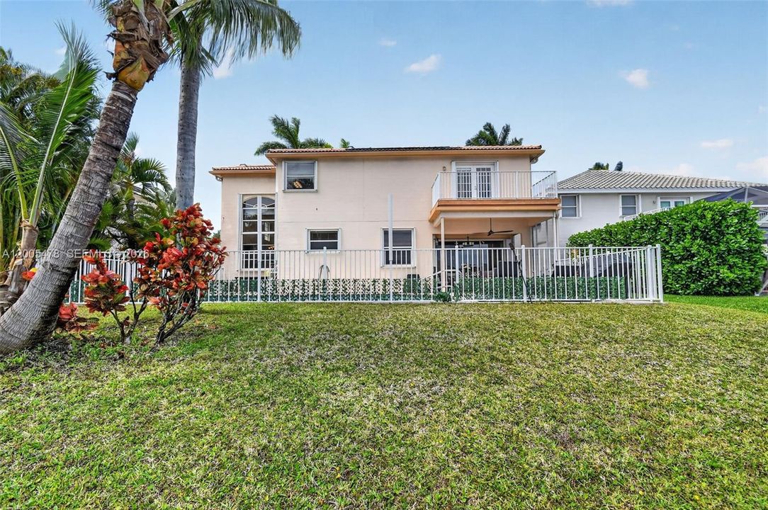 En Venta: $850,000 (5 camas, 3 baños, 3051 Pies cuadrados)