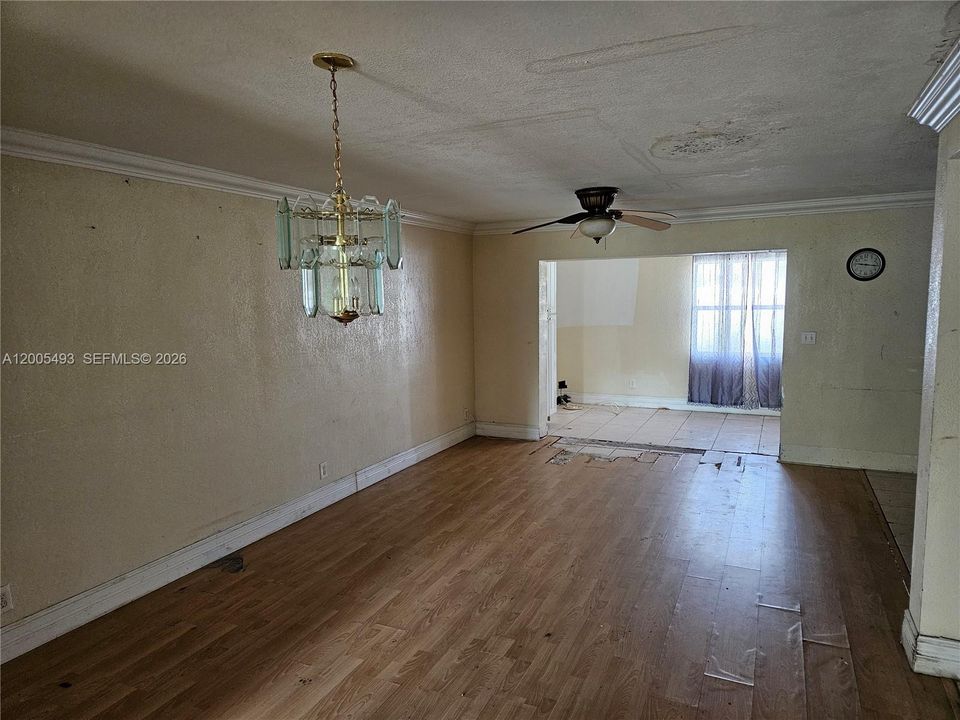 Под контрактом: $209,000 (3 спален, 2 ванн, 1684 Квадратных фут)