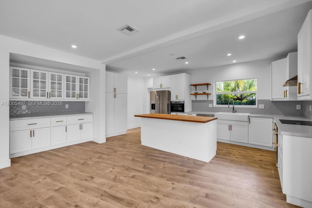 For Rent: $15,000 (4 beds, 3 baths, 2118 Square Feet)