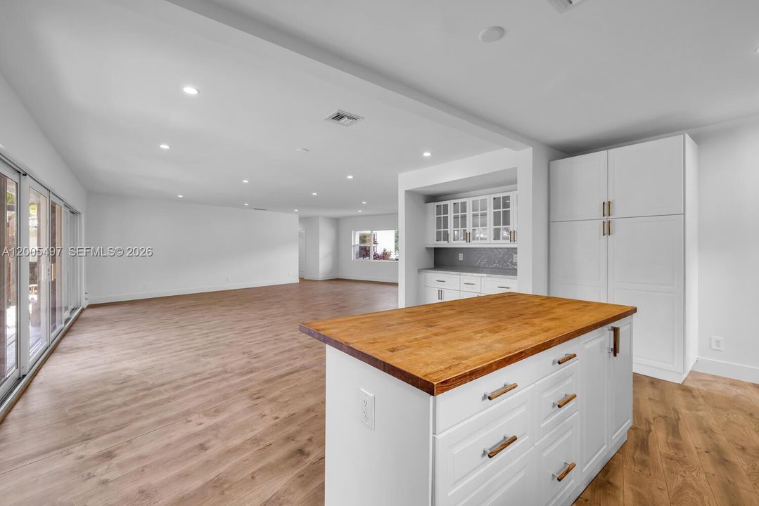 For Rent: $15,000 (4 beds, 3 baths, 2118 Square Feet)