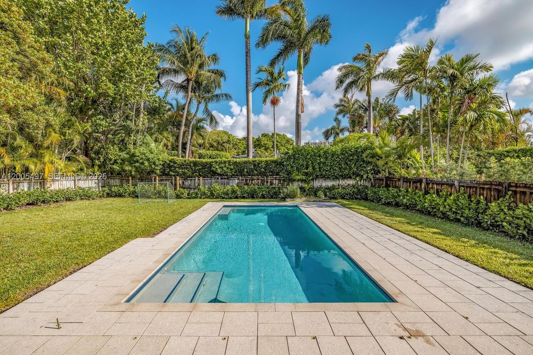 For Rent: $15,000 (4 beds, 3 baths, 2118 Square Feet)