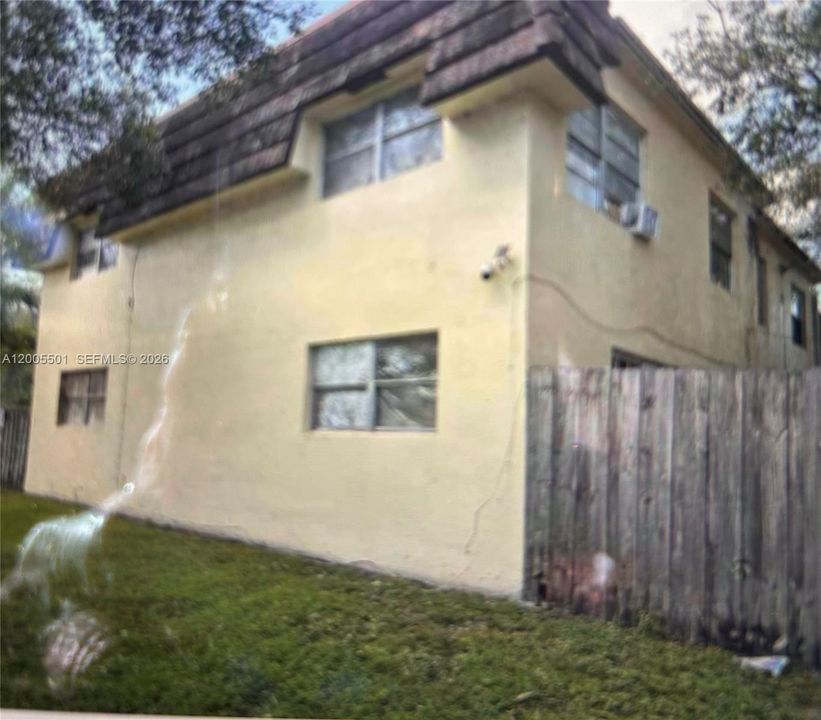 Active With Contract: $258,000 (3 beds, 2 baths, 1365 Square Feet)