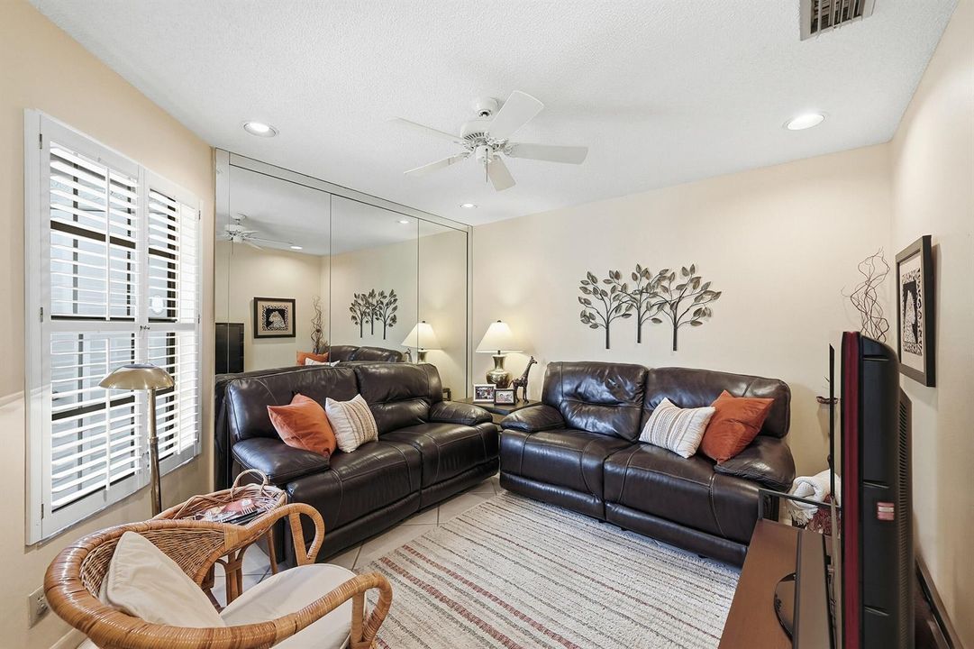 8362 Waterford Ave - Den 1