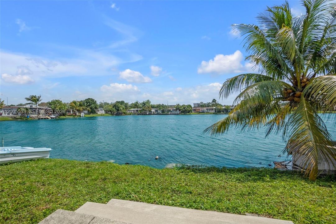 Active With Contract: $3,500 (3 beds, 3 baths, 1161 Square Feet)