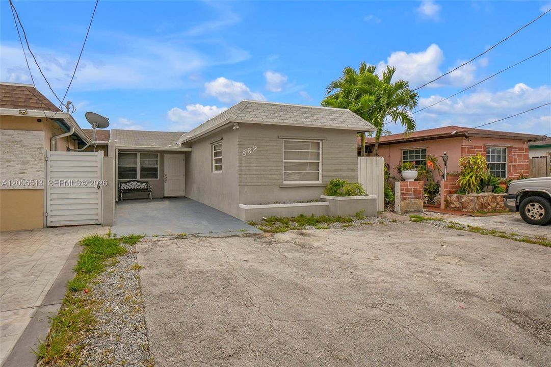 Active With Contract: $3,500 (3 beds, 3 baths, 1161 Square Feet)