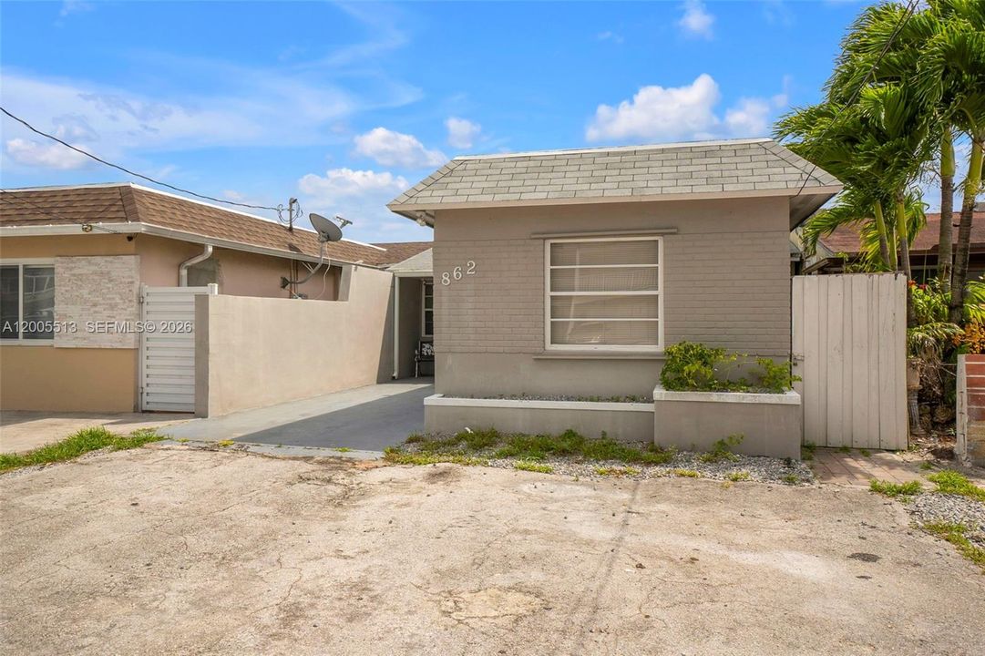 Active With Contract: $3,500 (3 beds, 3 baths, 1161 Square Feet)