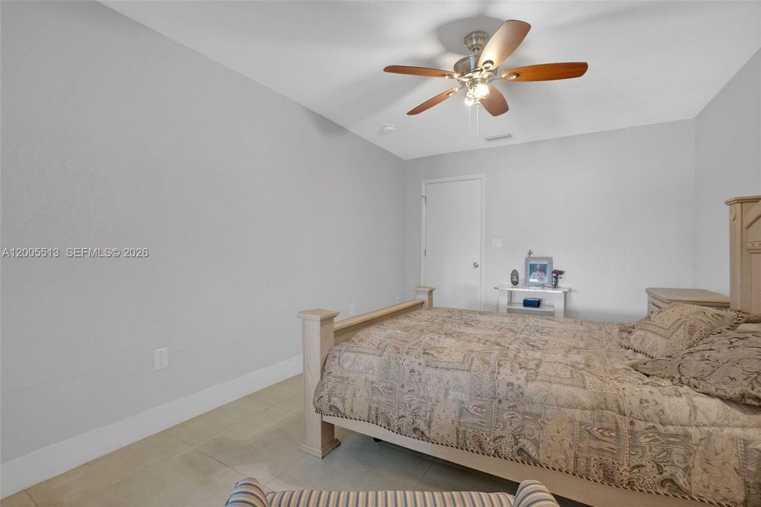 Active With Contract: $3,500 (3 beds, 3 baths, 1161 Square Feet)