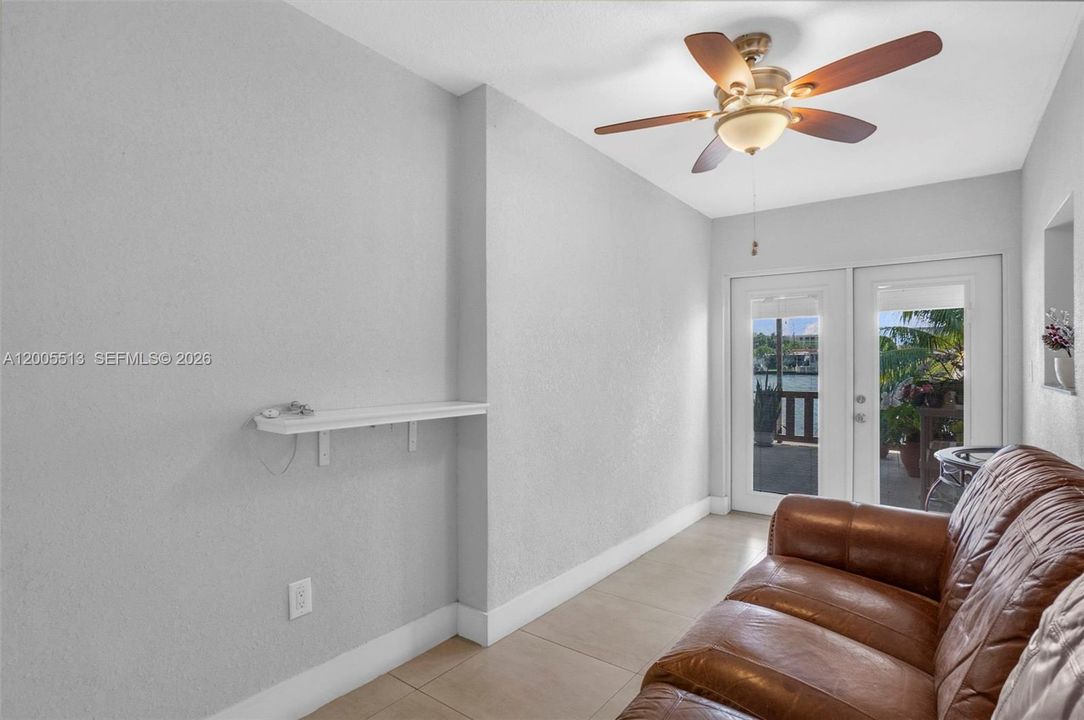 Active With Contract: $3,500 (3 beds, 3 baths, 1161 Square Feet)