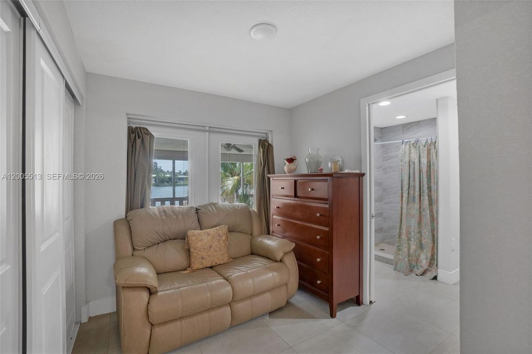 Active With Contract: $3,500 (3 beds, 3 baths, 1161 Square Feet)