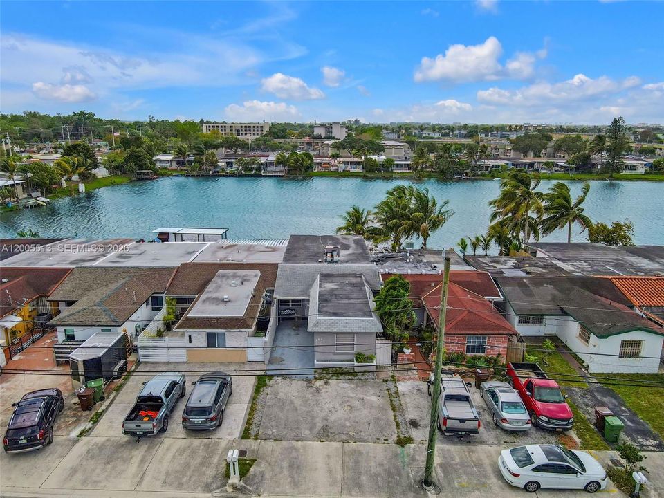 Active With Contract: $3,500 (3 beds, 3 baths, 1161 Square Feet)