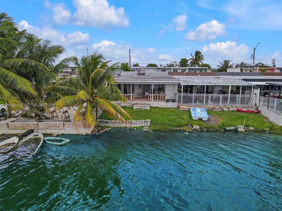 Active With Contract: $3,500 (3 beds, 3 baths, 1161 Square Feet)