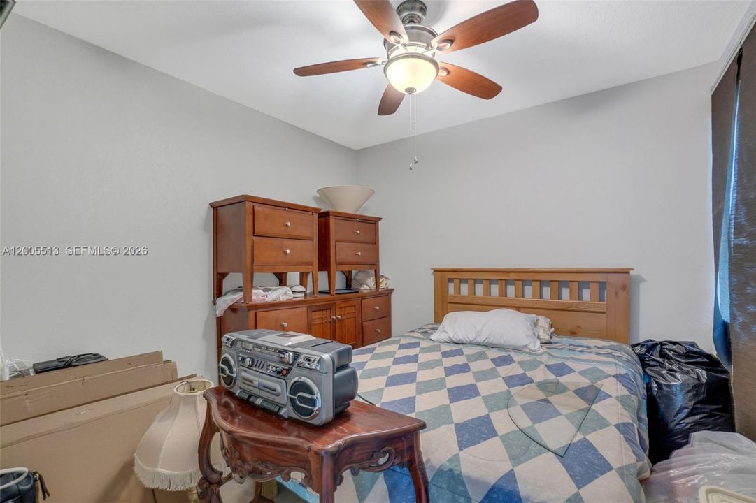Active With Contract: $3,500 (3 beds, 3 baths, 1161 Square Feet)