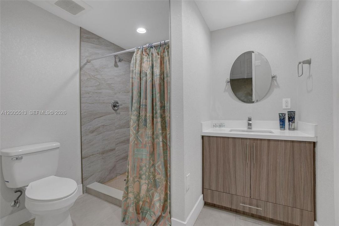 Active With Contract: $3,500 (3 beds, 3 baths, 1161 Square Feet)