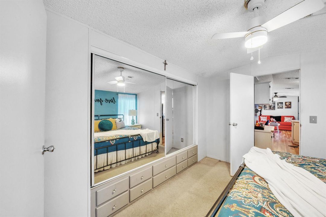 20 Primary Bedroom (2)
