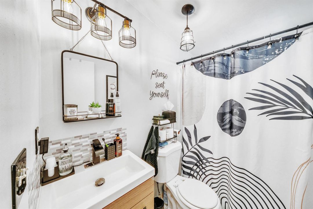 12 Guest Bathroom (2)