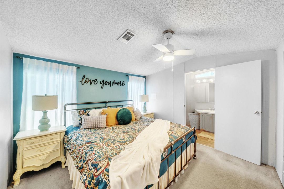 17 Primary Bedroom (2)