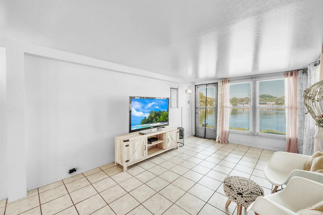 5 Living Area (2)