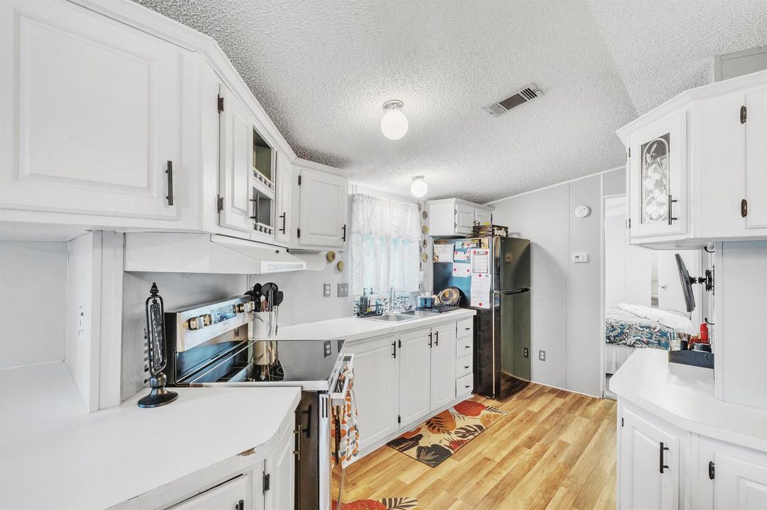 16 Kitchen