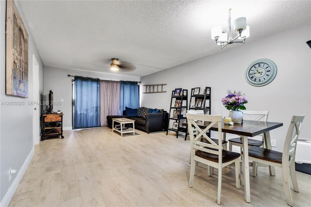 En Venta: $190,000 (2 camas, 2 baños, 1000 Pies cuadrados)