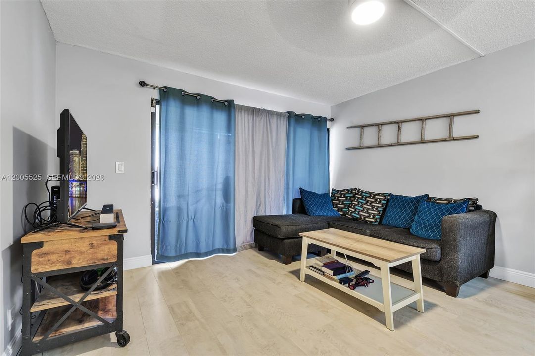 En Venta: $190,000 (2 camas, 2 baños, 1000 Pies cuadrados)