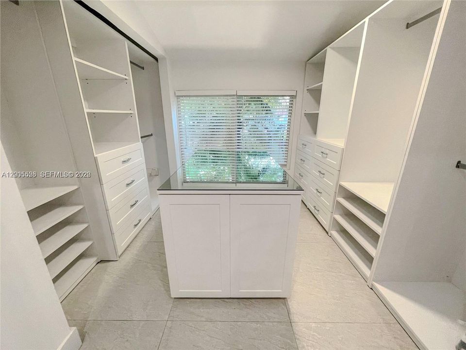 Activo con contrato: $599,000 (3 camas, 1 baños, 1400 Pies cuadrados)