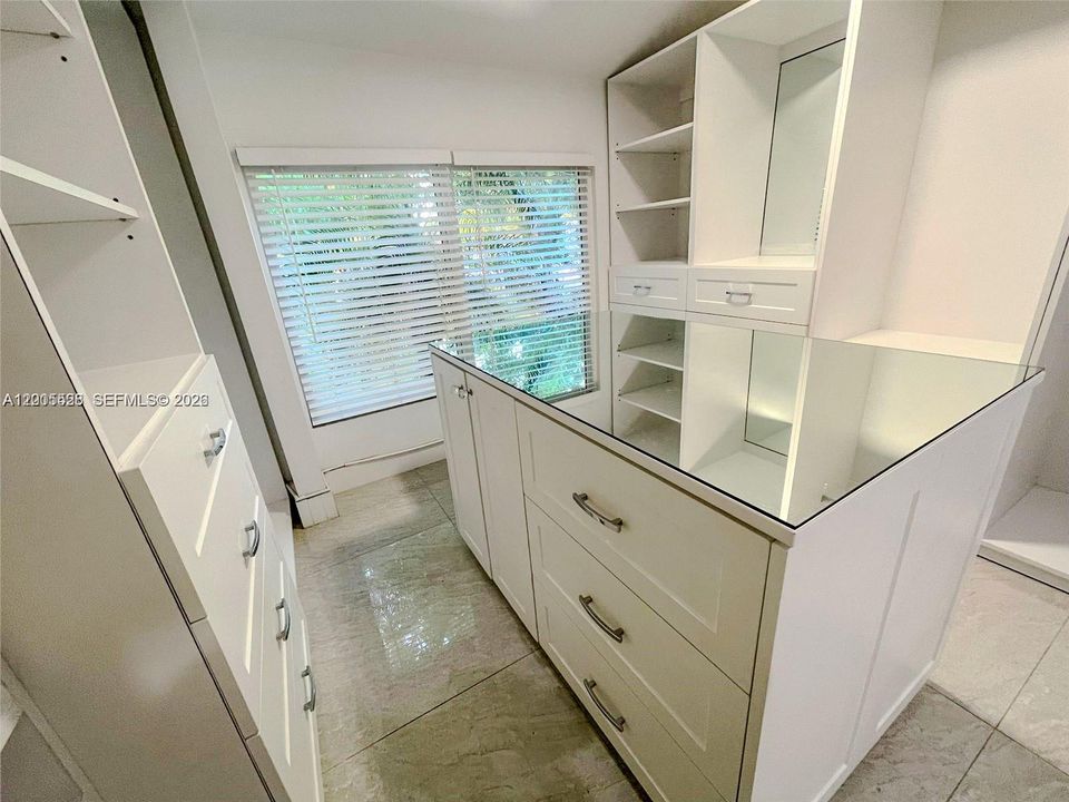 Activo con contrato: $599,000 (3 camas, 1 baños, 1400 Pies cuadrados)