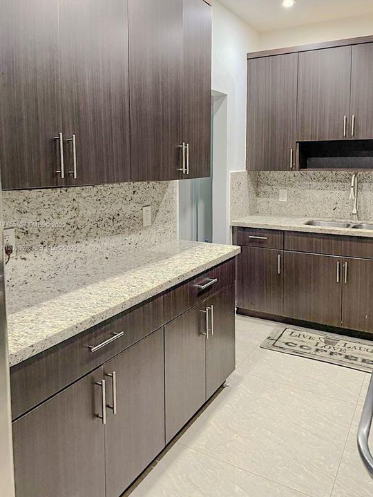 Activo con contrato: $599,000 (3 camas, 1 baños, 1400 Pies cuadrados)