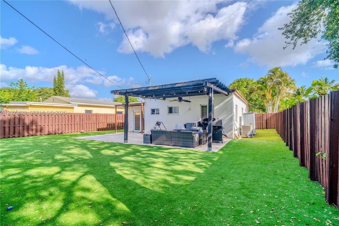 Activo con contrato: $599,000 (3 camas, 1 baños, 1400 Pies cuadrados)