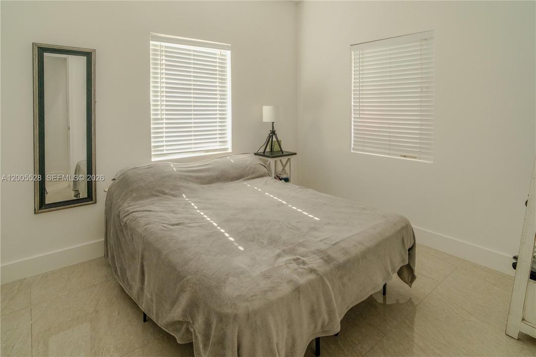 Activo con contrato: $599,000 (3 camas, 1 baños, 1400 Pies cuadrados)