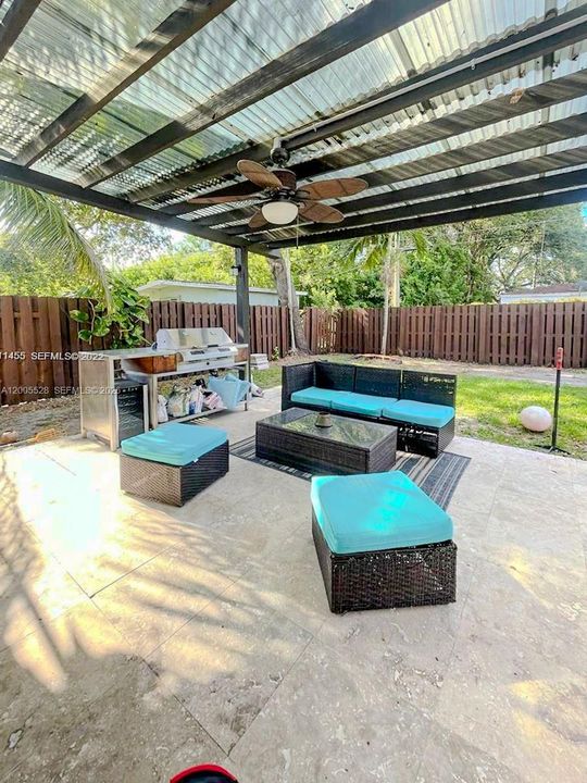 Activo con contrato: $599,000 (3 camas, 1 baños, 1400 Pies cuadrados)