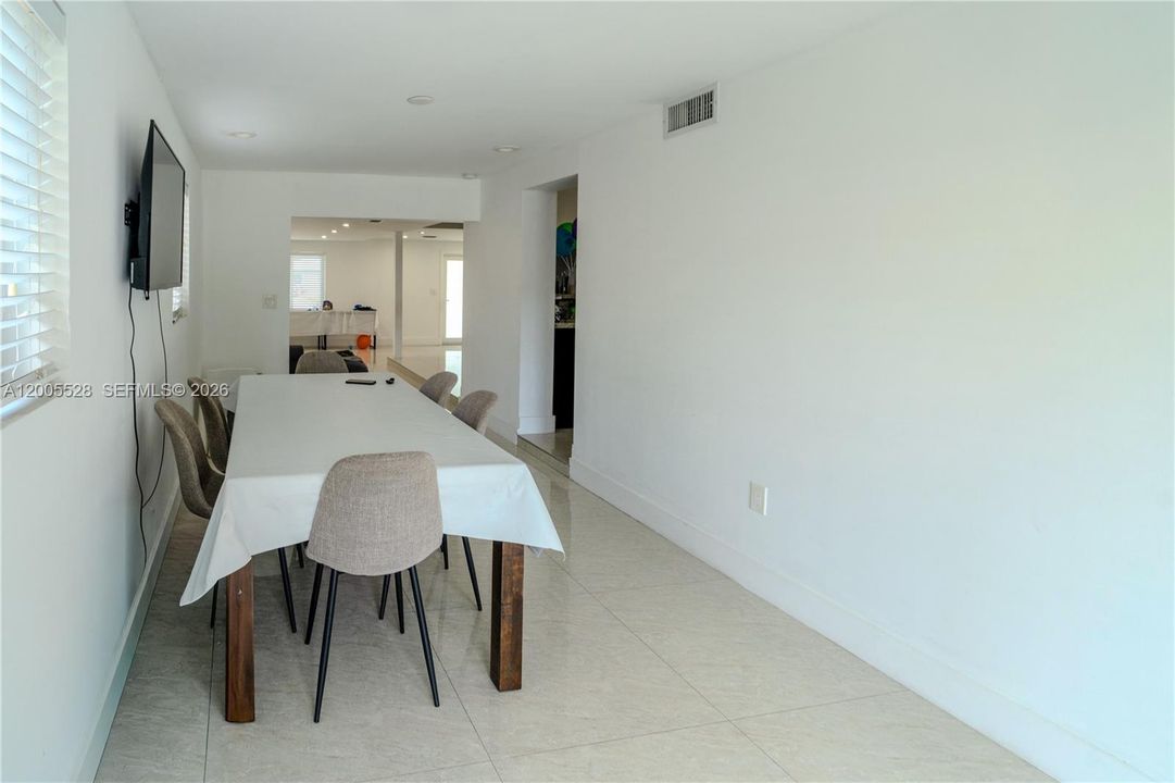 Activo con contrato: $599,000 (3 camas, 1 baños, 1400 Pies cuadrados)