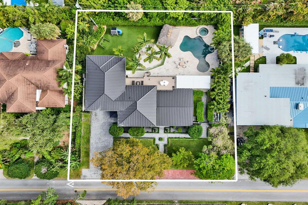 STRAIGHT UP TOP VIEW