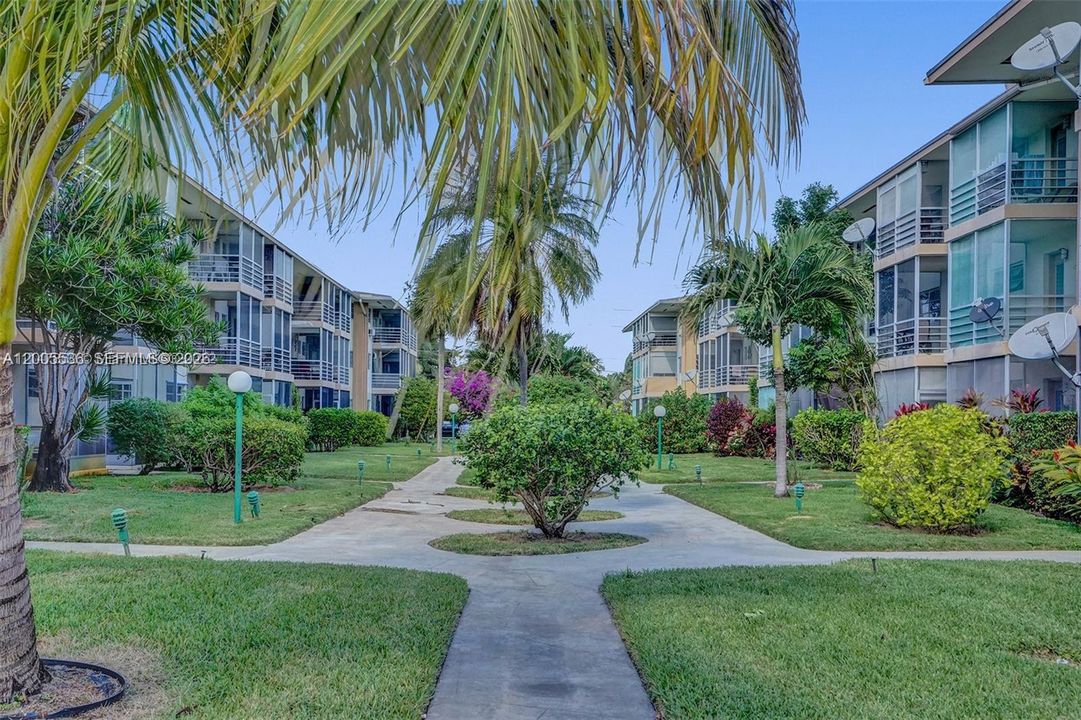For Sale: $68,000 (1 beds, 1 baths, 883 Square Feet)