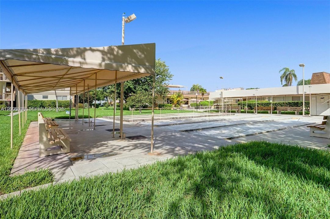 For Sale: $68,000 (1 beds, 1 baths, 883 Square Feet)