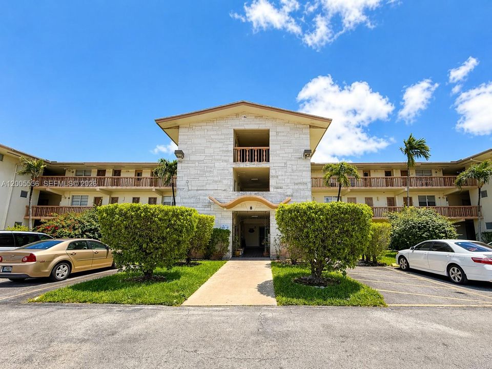 For Sale: $68,000 (1 beds, 1 baths, 883 Square Feet)