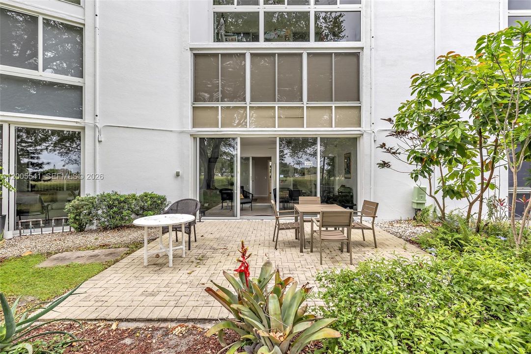 Active With Contract: $254,000 (2 beds, 2 baths, 1000 Square Feet)