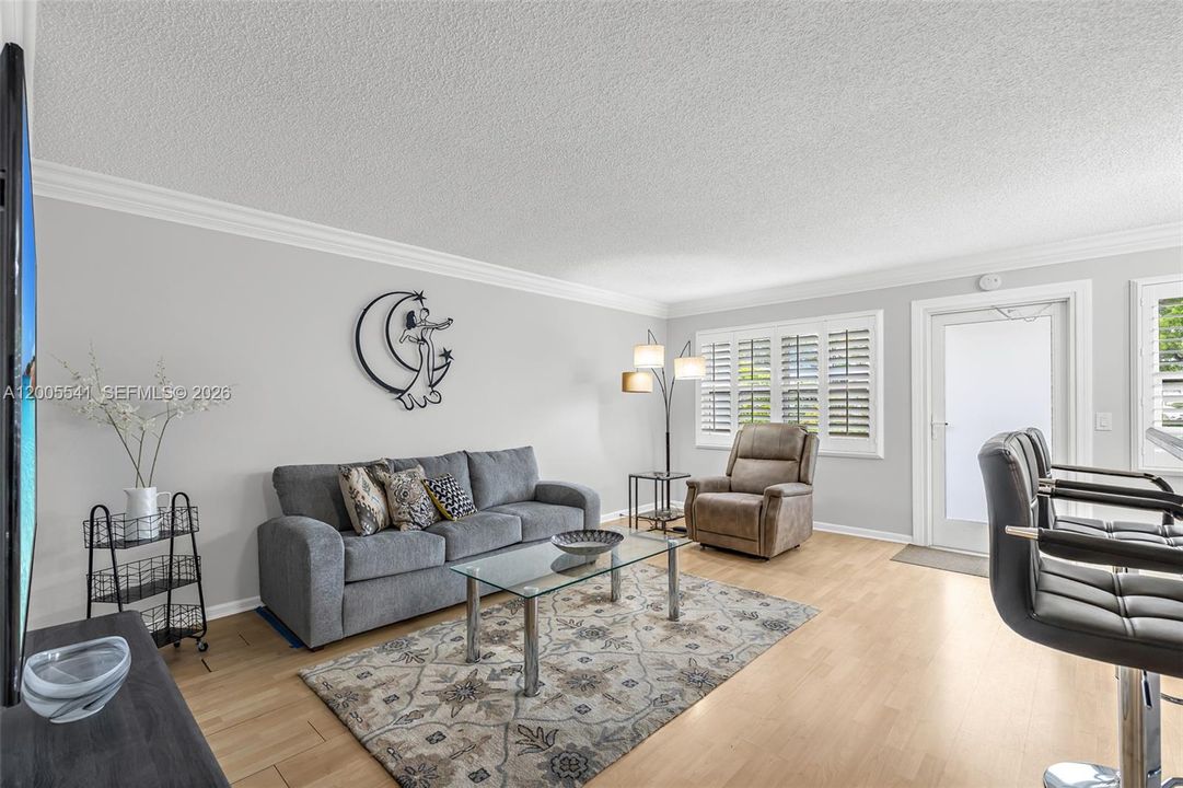 Active With Contract: $254,000 (2 beds, 2 baths, 1000 Square Feet)