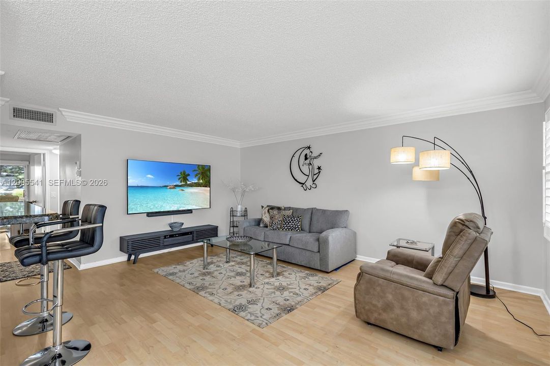 Active With Contract: $254,000 (2 beds, 2 baths, 1000 Square Feet)