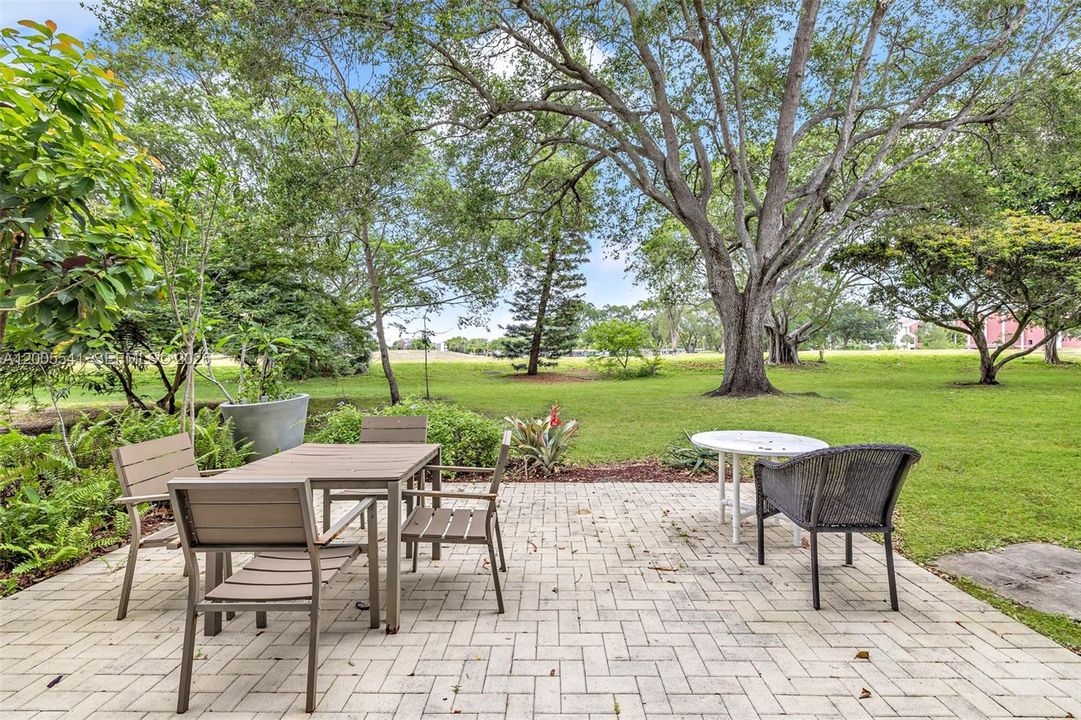 Active With Contract: $254,000 (2 beds, 2 baths, 1000 Square Feet)