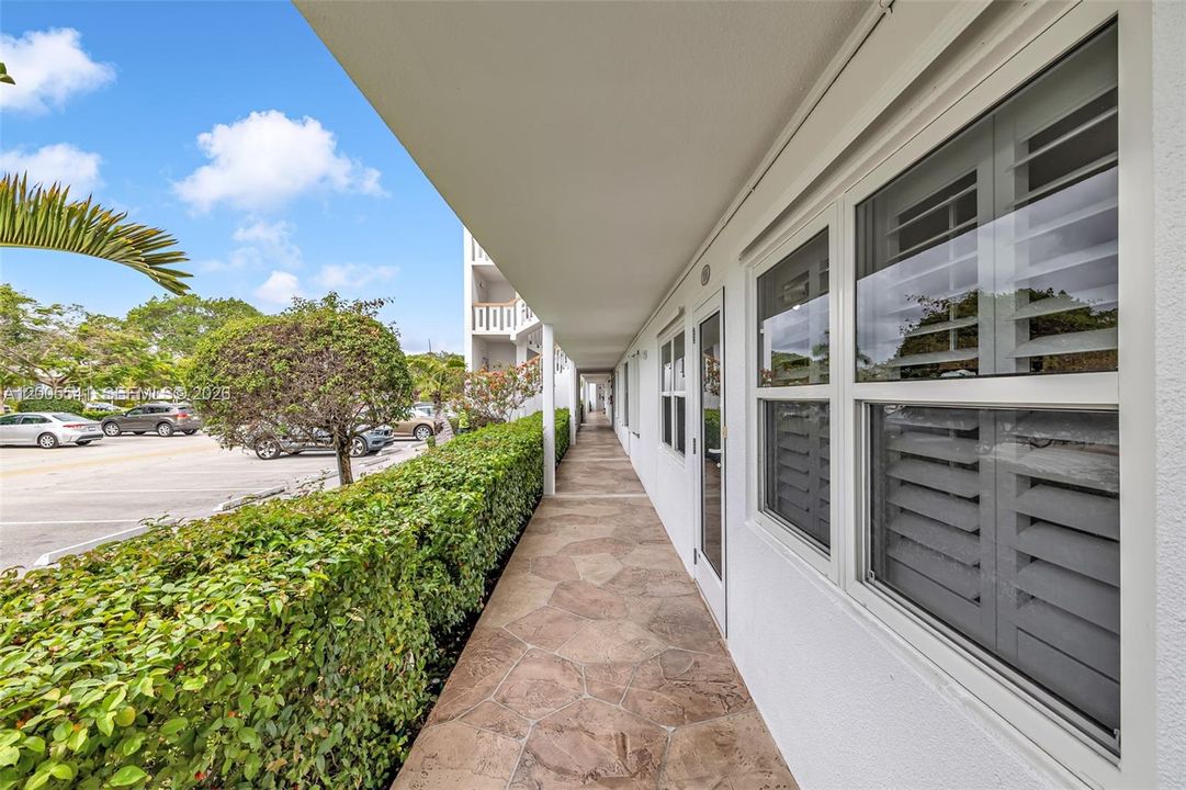 Active With Contract: $254,000 (2 beds, 2 baths, 1000 Square Feet)