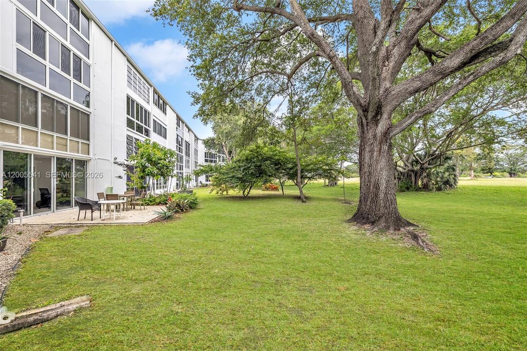 Active With Contract: $254,000 (2 beds, 2 baths, 1000 Square Feet)