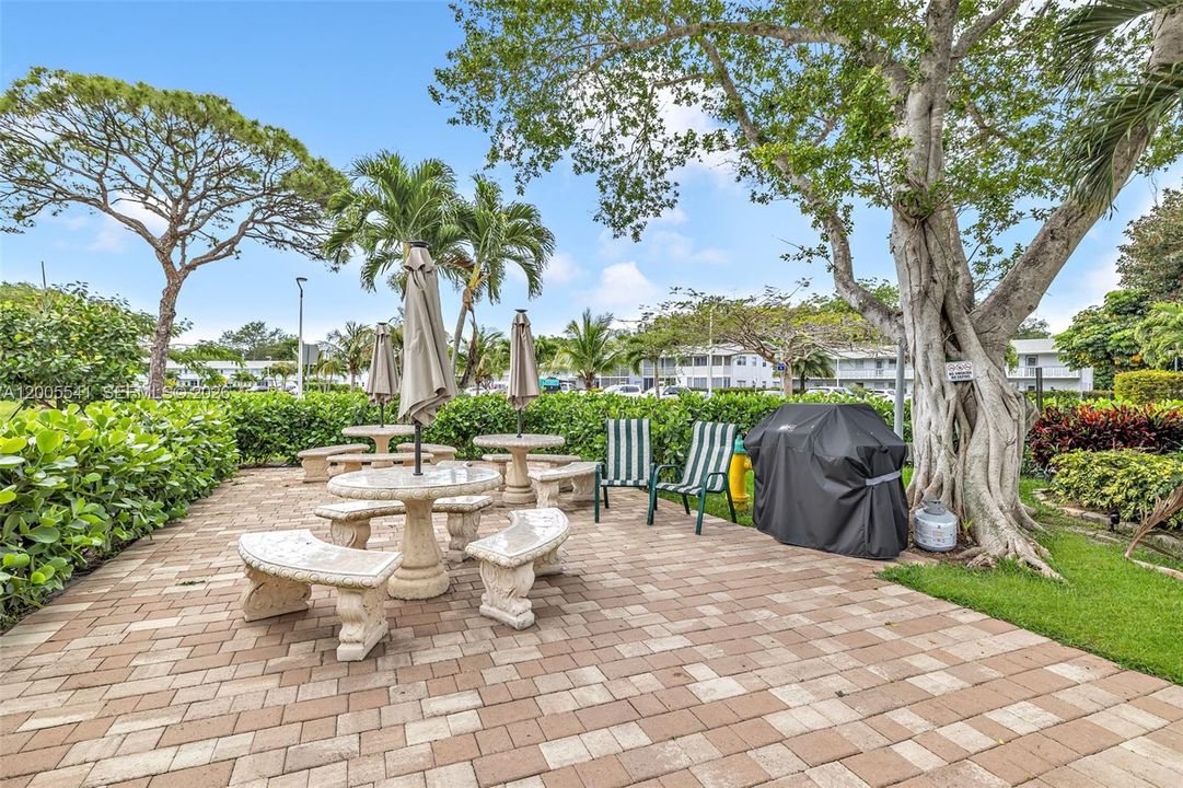 Active With Contract: $254,000 (2 beds, 2 baths, 1000 Square Feet)