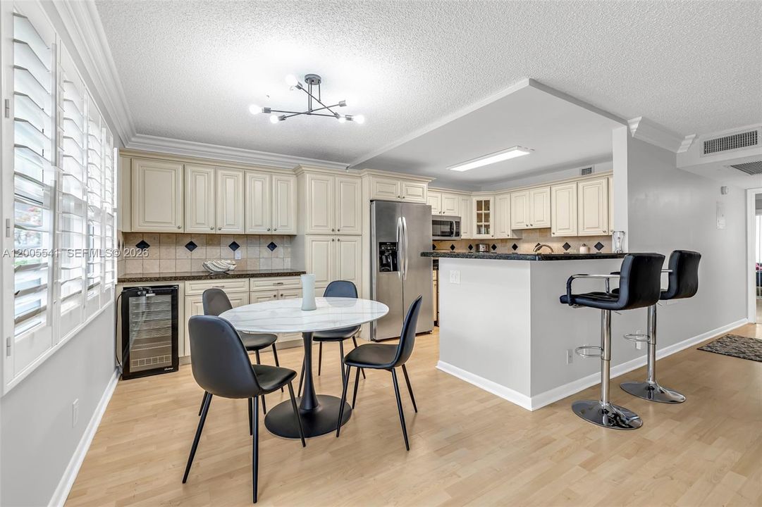 Active With Contract: $254,000 (2 beds, 2 baths, 1000 Square Feet)