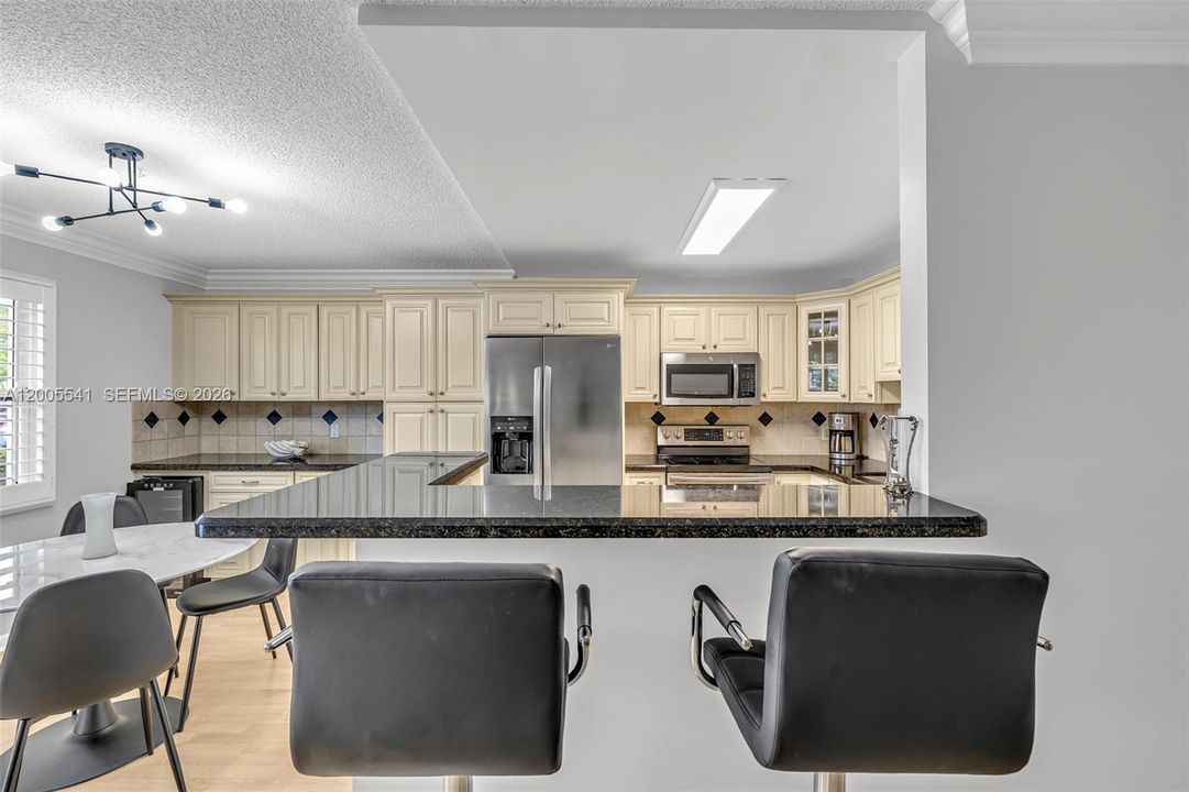 Active With Contract: $254,000 (2 beds, 2 baths, 1000 Square Feet)