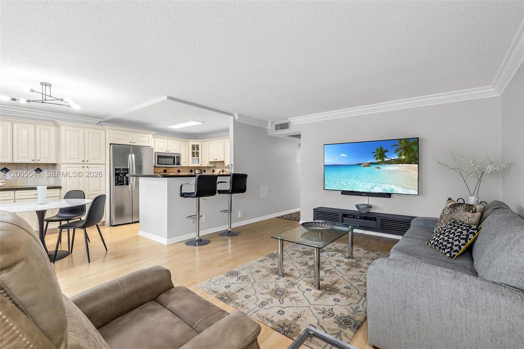 Active With Contract: $254,000 (2 beds, 2 baths, 1000 Square Feet)