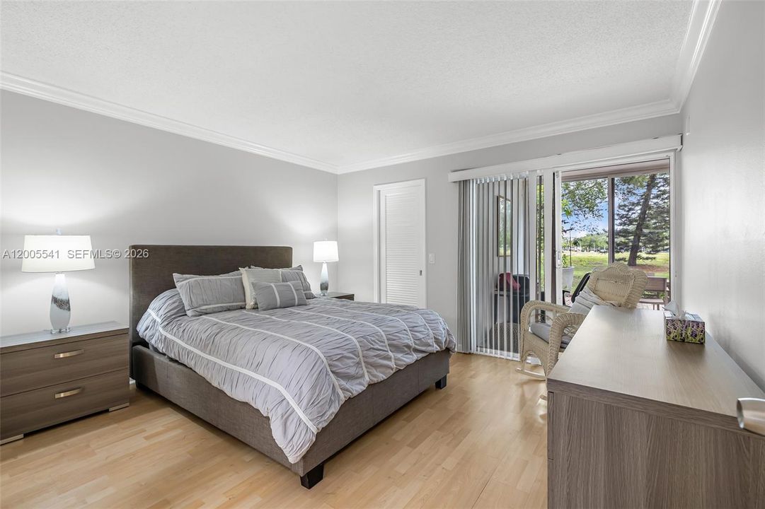 Active With Contract: $254,000 (2 beds, 2 baths, 1000 Square Feet)