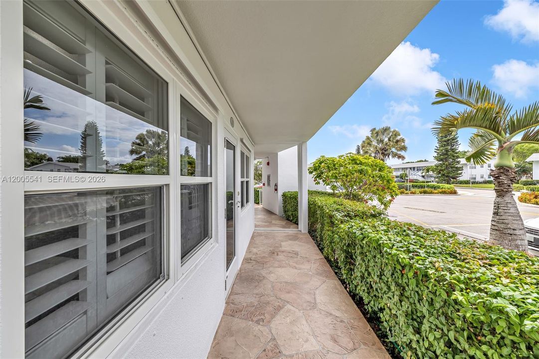 Active With Contract: $254,000 (2 beds, 2 baths, 1000 Square Feet)